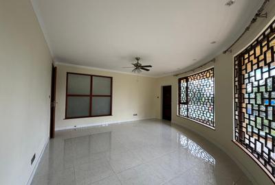 5 Bed Townhouse with En Suite in Lavington - 4