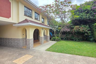 4 Bed Townhouse with En Suite at Lavington - 2