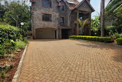 5 Bed Villa with En Suite in Lavington - 2