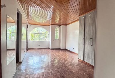 5 Bed Townhouse with En Suite in Lavington - 4