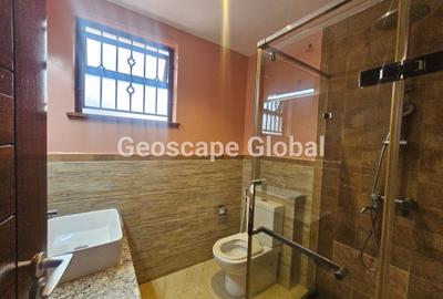 5 Bed Townhouse with En Suite in Lavington - 3