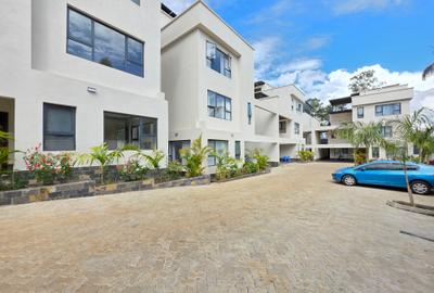 5 Bed Townhouse with En Suite at Lavington Green