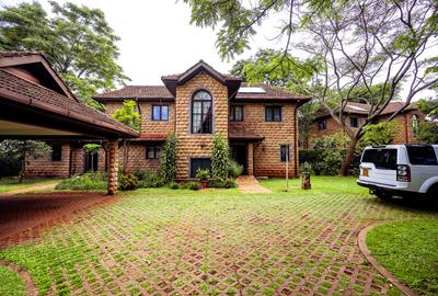 4 Bed House with En Suite at Windsor - 2