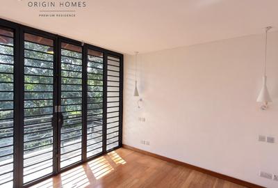 3 Bed House with En Suite at Rosslyn - 4