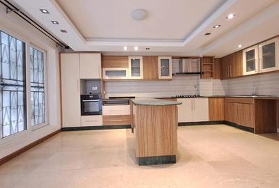 5 Bed Townhouse with En Suite at Lavington Green - 4