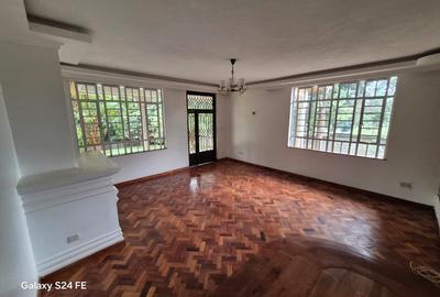 5 Bed House with En Suite in Runda - 4