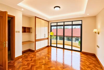 4 Bed Apartment with En Suite in Riverside - 3