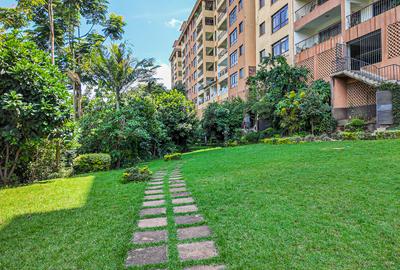 Serviced 4 Bed Apartment with En Suite in Kileleshwa