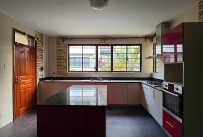 5 Bed Townhouse with En Suite at Convent Drive - 2
