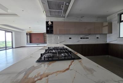 3 Bed Apartment with En Suite in Riverside - 4