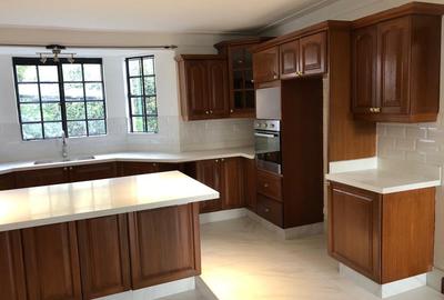 5 Bed House with En Suite in Nyari - 4