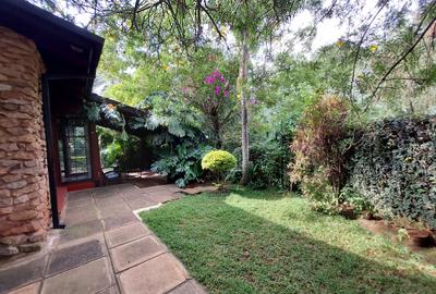 4 Bed House with En Suite at Lake View - 3