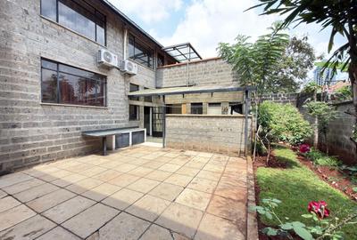 5 Bed Townhouse with En Suite in Brookside - 2