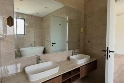5 Bed Villa with En Suite in Lavington - 2