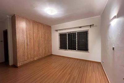 3 Bed Apartment with En Suite at Gatundu Road - 4