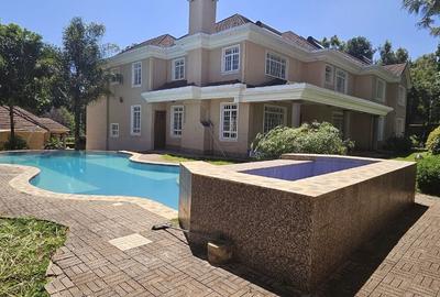 6 Bed House with En Suite in Runda
