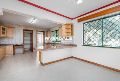 3 Bed Apartment with En Suite in Kilimani - 2