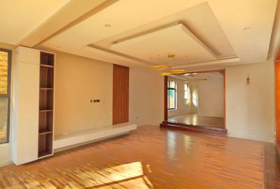 5 Bed Townhouse with En Suite at Lavington Green - 4