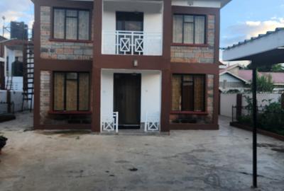 4 Bed Townhouse with En Suite at Mombasa Road - 2