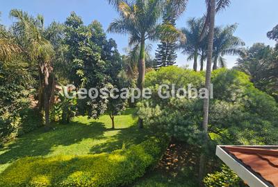 5 Bed House with En Suite in Runda