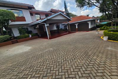 5 Bed House with En Suite in Runda - 2