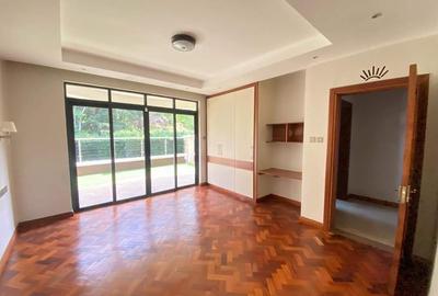 4 Bed Apartment with En Suite at Riverside Drive - 3