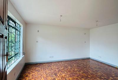 4 Bed House with En Suite at David Osieli - 3