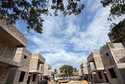 4 Bed House with En Suite at Greenwood Drive - 3