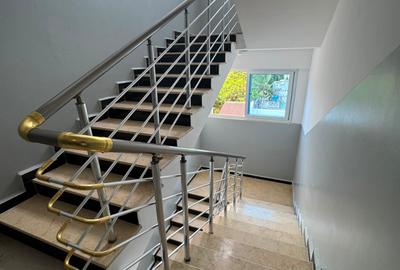 Serviced 2 Bed Apartment with En Suite at Links Road - 3