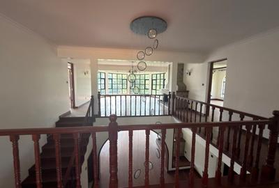 5 Bed House with En Suite in Ridgeways - 3