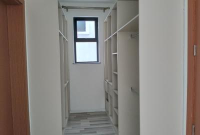 5 Bed Townhouse with En Suite in Lavington - 4