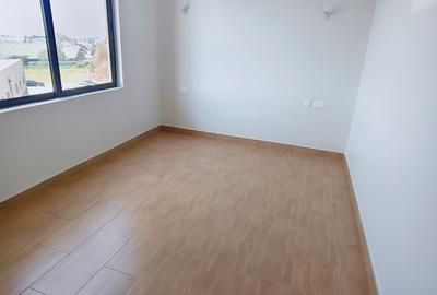 1 Bed Apartment with Swimming Pool in Garden Estate - 4