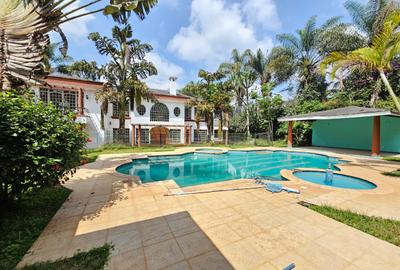 5 Bed House with En Suite in Nyari