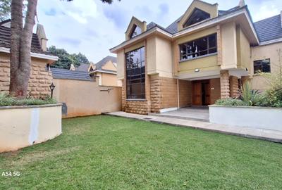 5 Bed Townhouse with En Suite at Lavington Green - 3