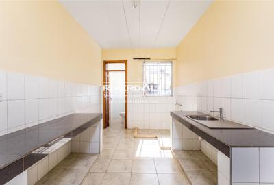 4 Bed Apartment with En Suite in Parklands - 4