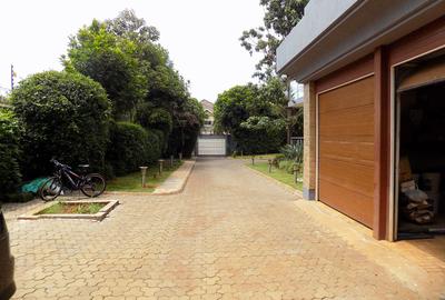 7 Bed Villa with En Suite in Kiambu Road - 3