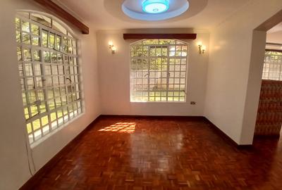 5 Bed House with En Suite in Runda - 3