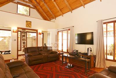 6 Bed House in Ridgeways
