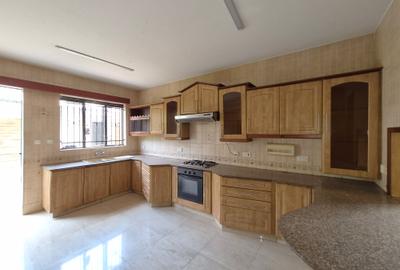 4 Bed House with En Suite at Grevillea Grove - 4