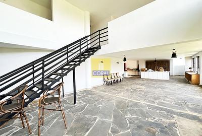 5 Bed Apartment with Swimming Pool in Riverside - 2