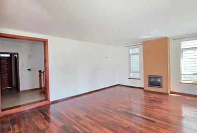 5 Bed Townhouse with En Suite at Off Convent Drive - 3