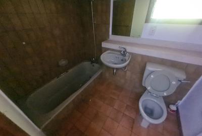 4 Bed House with En Suite in Lake View - 4