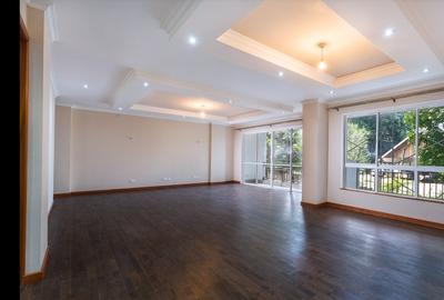 3 Bed Apartment with En Suite in Riverside - 2