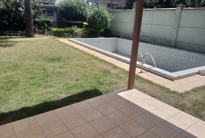 5 Bed Townhouse with En Suite in Lavington - 3