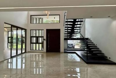 5 Bed Townhouse with En Suite in Karen - 4