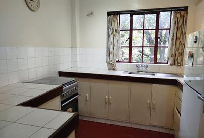 Furnished 1 Bed Apartment with En Suite in Westlands Area - 3
