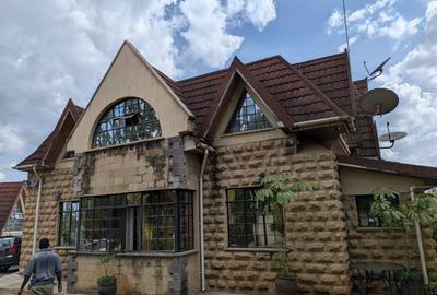 5 Bed House with En Suite in Lavington - 2