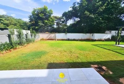5 Bed House with En Suite in Runda - 2