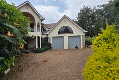 5 Bed House with En Suite at Spring Valley - 2