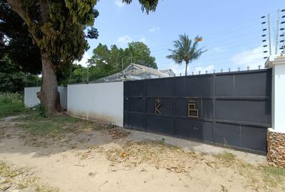 3 Bed House with Garden at Aloo Drive Residence - 4